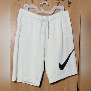 Nike beige with black big logo,pre-loved men shorts.Size : Medium